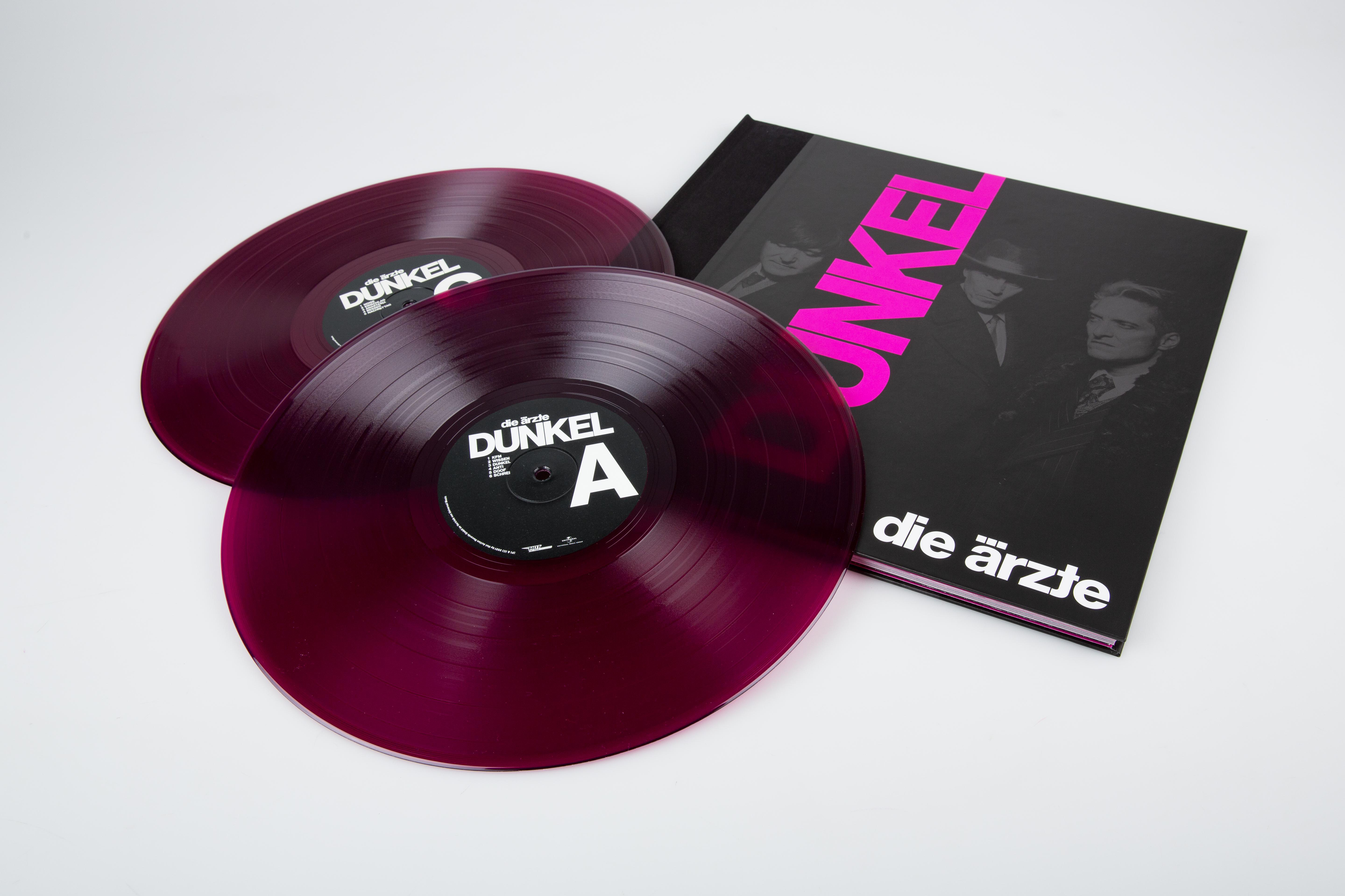 Zwei Vinyl-Schallplatten und ein Platten-Cover, mit dem Text "die Ärzte".