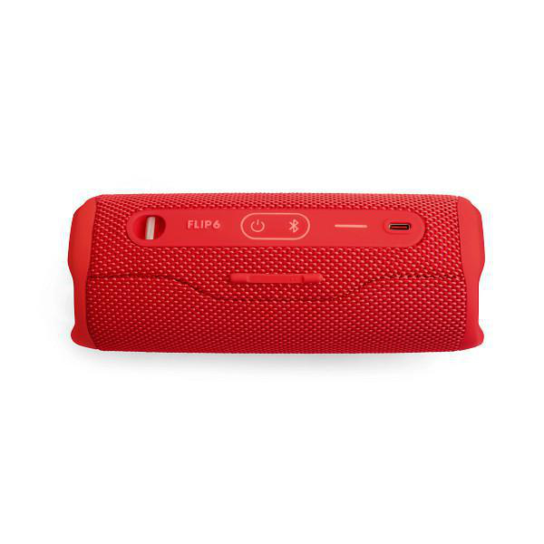 Ein roter tragbarer Lautsprecher JBL Flip 6 ist zu sehen. Er hat Knöpfe und Anschlüsse oben.