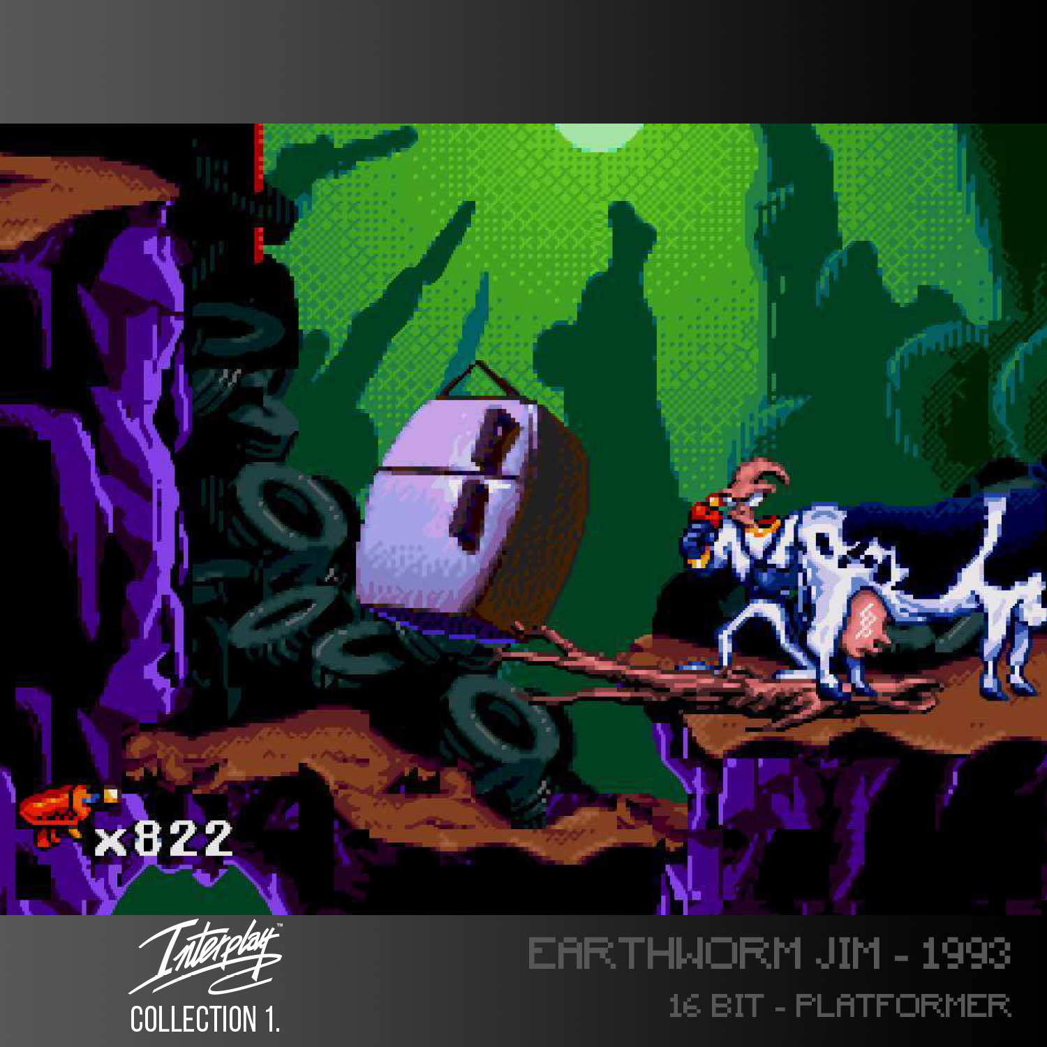 Retro-Spielszene von Earthworm Jim. Jim mit Kuh, Kühlschrank und Reifen vor grünem Hintergrund. Interplay-Logo unten.