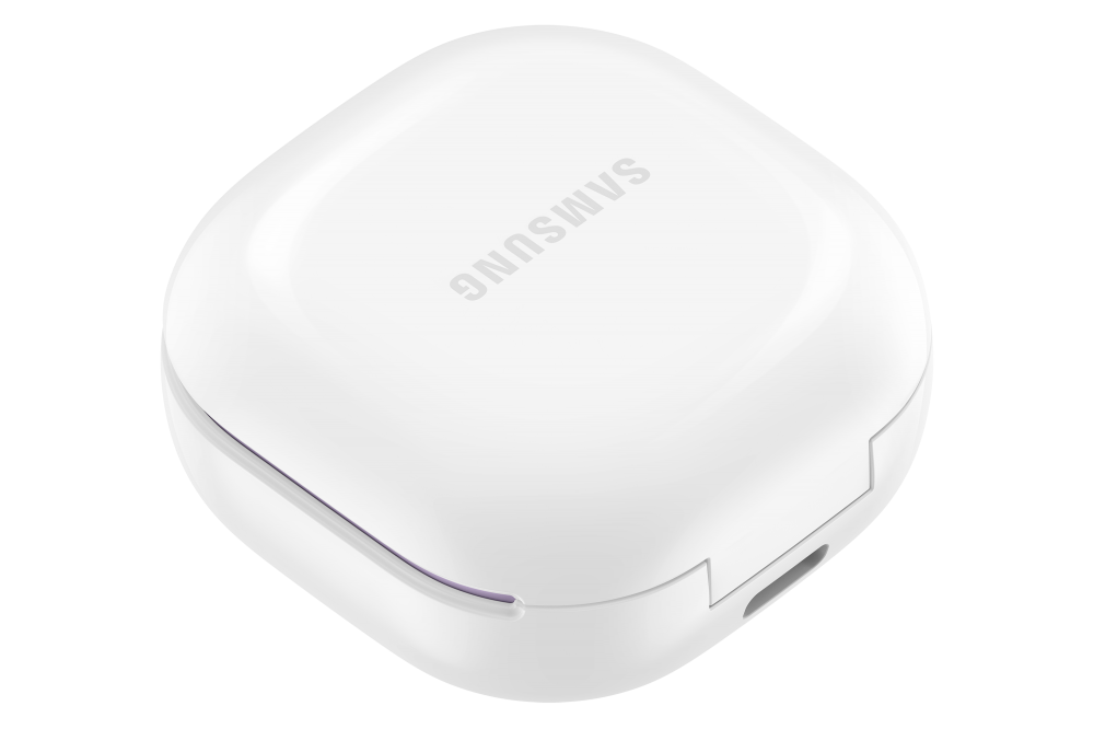 Fehér, zárt Samsung fülhallgató tok. Fekete háttér.