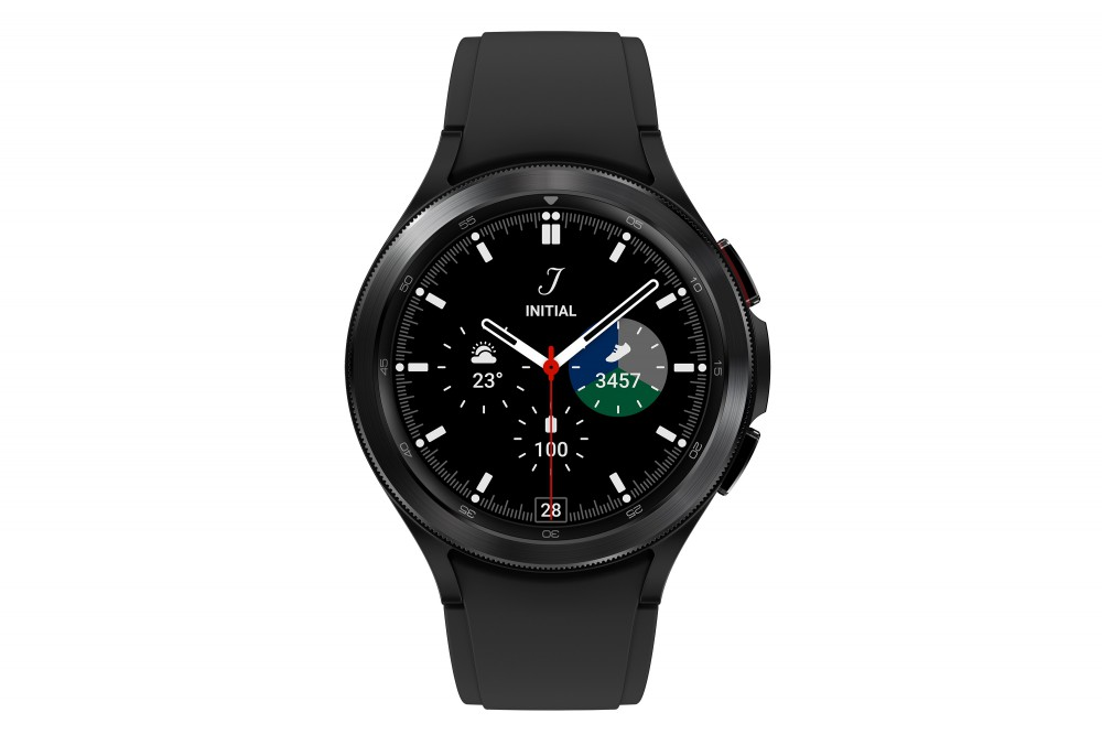 Fekete Samsung Galaxy Watch a csuklón. Időt, pulzust és aktivitási adatokat jelenít meg.