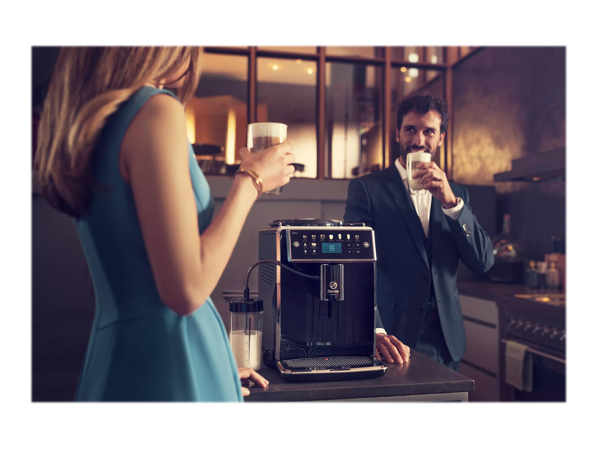 SAECO SM8780/00 Xelsis Deluxe Kaffeevollautomat (Klavierlack-Schwarz, Keramik, 15 bar, externer Milchbehälter)