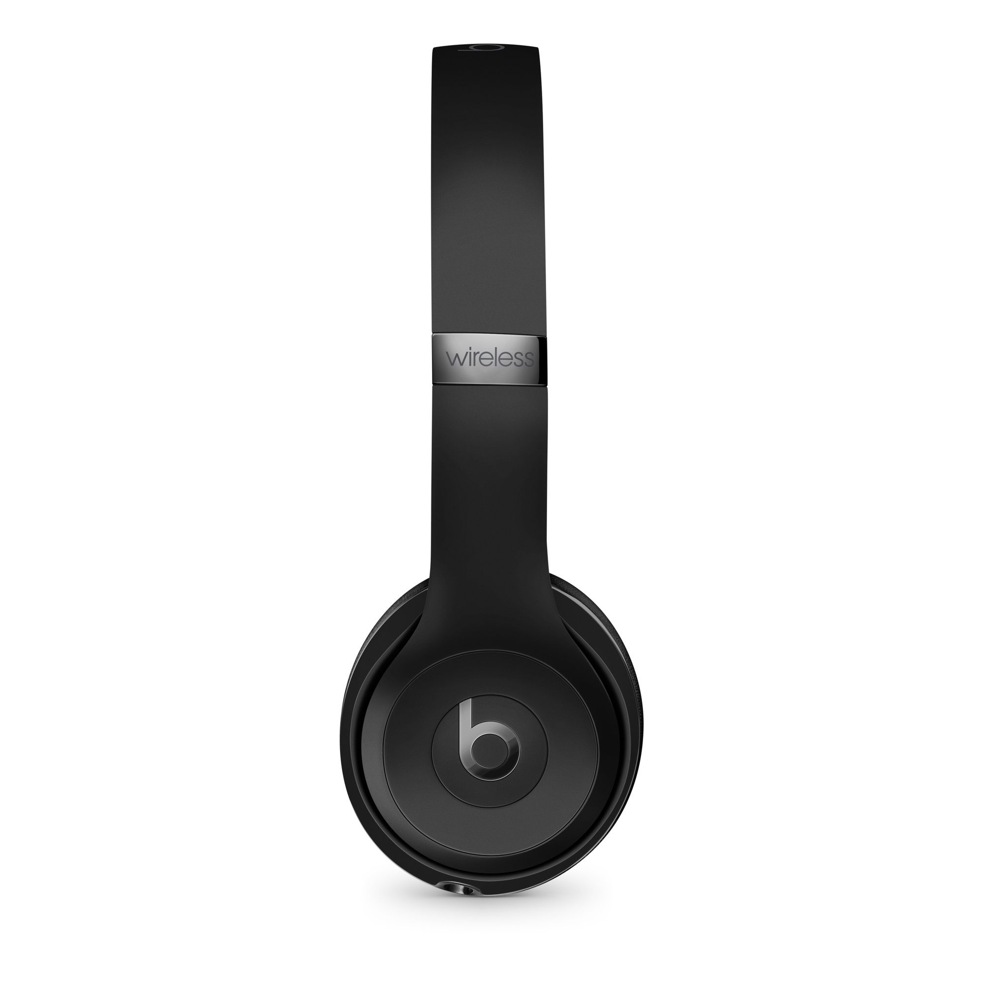 Siyah Beats Solo3 Kablosuz kulaklıklar, önden görünüm, beyaz zemin üzerinde izole.