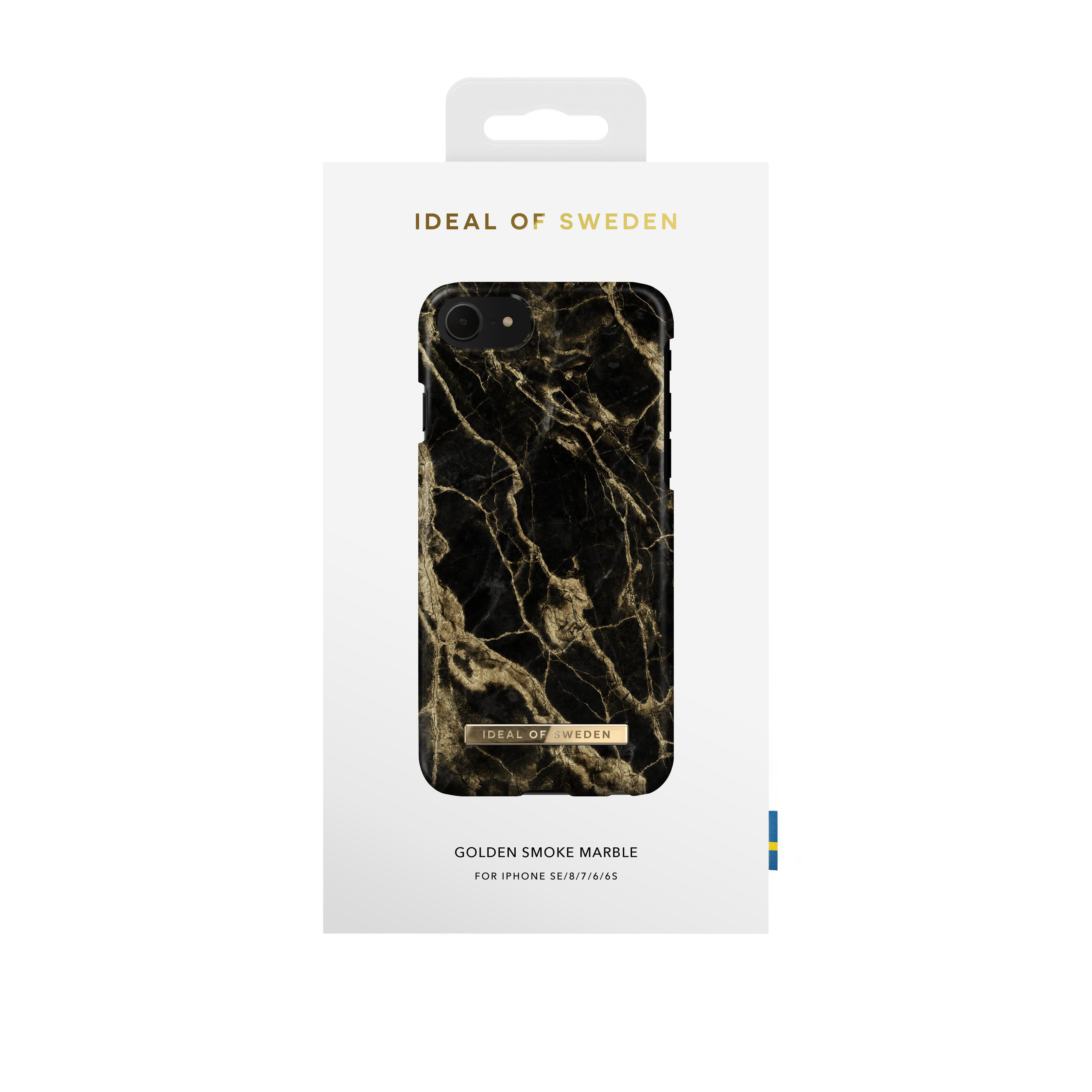 Eine Handyhüllenbox mit schwarzem und goldenem Marmordesign, weißem Hintergrund, Marke IDEAL OF SWEDEN.