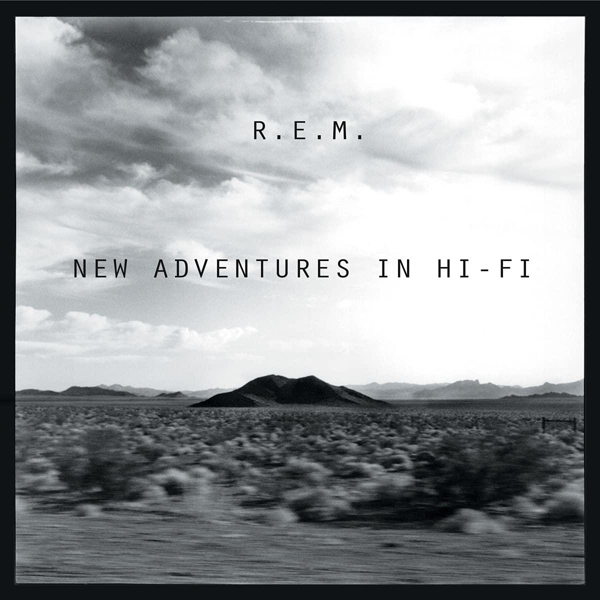Albumcover mit Landschaft und Text R.E.M. New Adventures in Hi-Fi. Schwarz und Weiß.