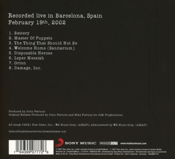 CD-Cover mit Titelliste und Text. Das Cover ist dunkel mit einer Liste von Songs und Produktionscredits.
