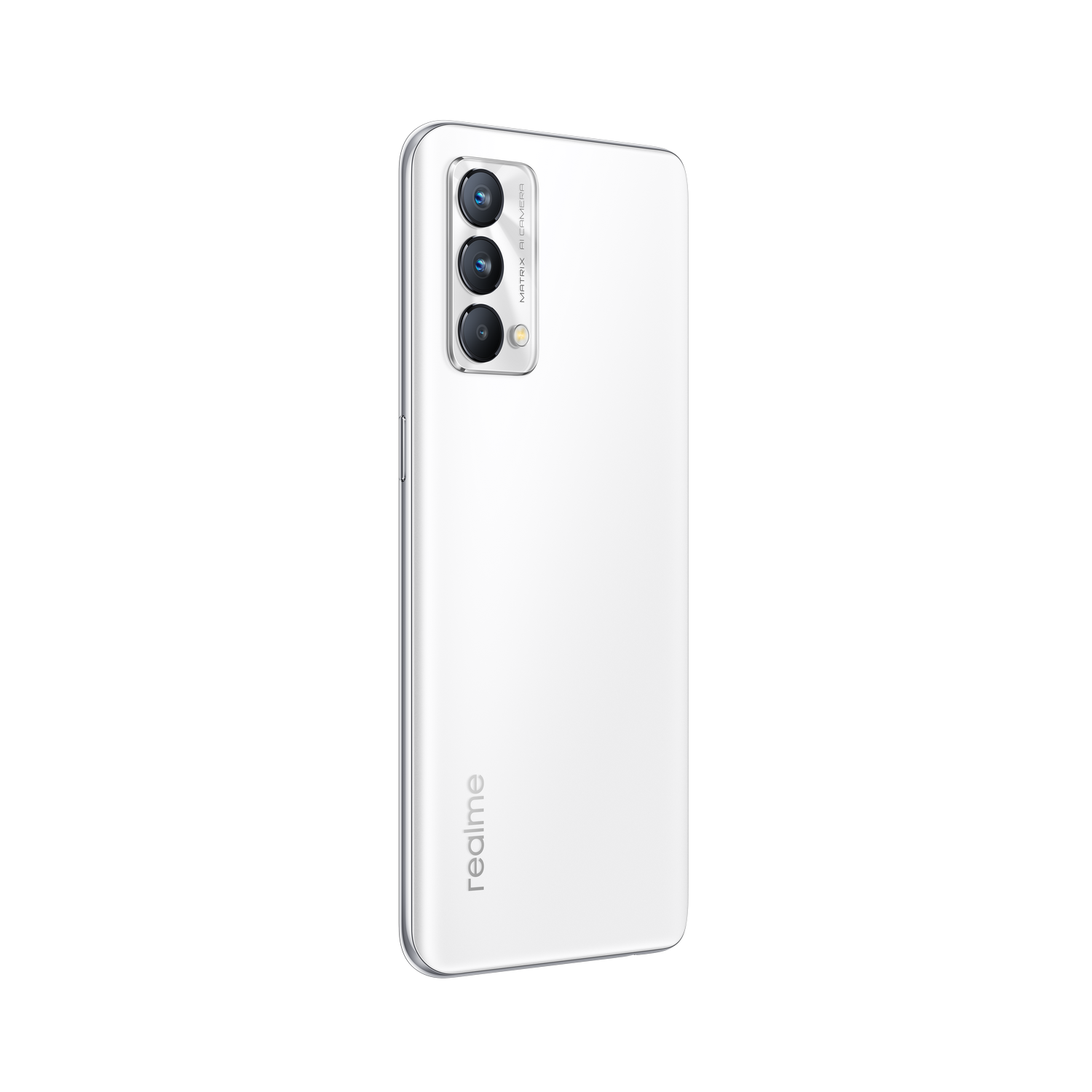Un smartphone blanco con una configuración de triple cámara en la parte trasera, visto de lado.