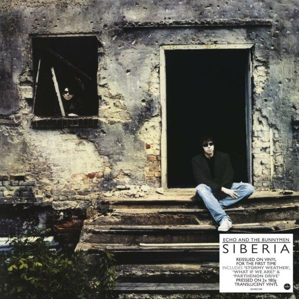Albumhoes met een persoon in een deuropening. Tekst: Echo & The Bunnymen, Siberia.