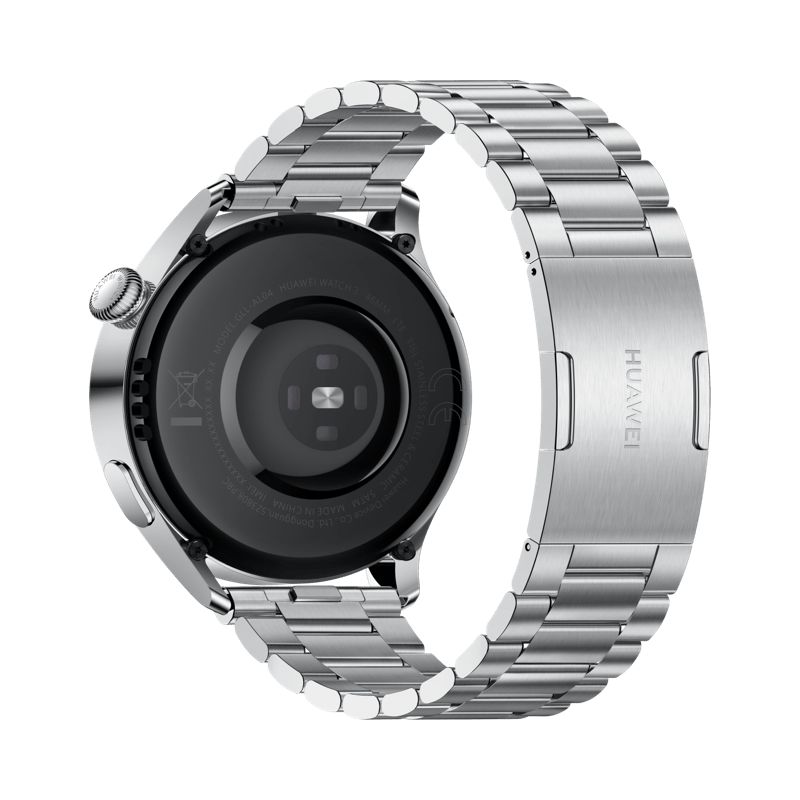 Egy ezüst Huawei Watch 3 fém szíjjal. Az óra hátulján szenzorok és szöveg látható. A szíj nyitott, a Huawei logó látható.