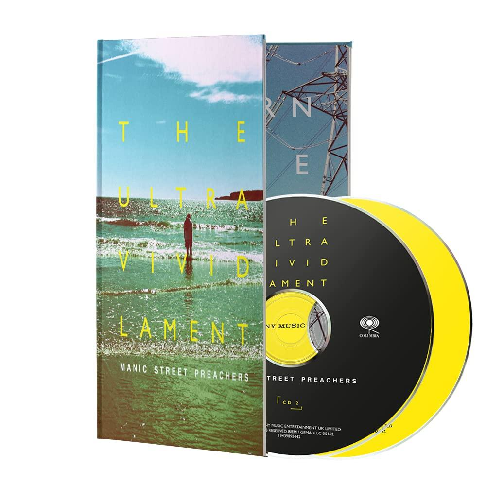 Pochette d'album avec un CD. La pochette présente une image de mer et du texte.