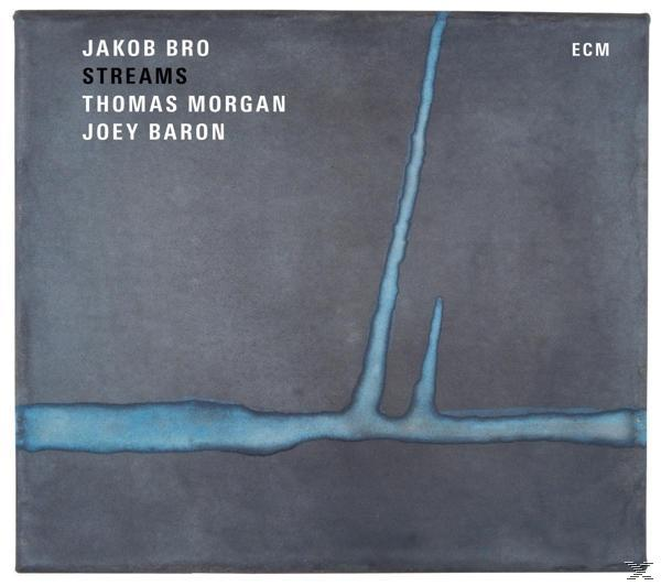 Album borító Jakob Bro Streams-szel. A háttér sötétkék és egy világoskék vonal.