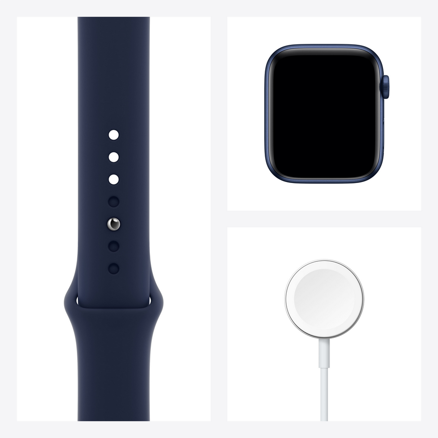 Primer plano del Apple Watch con una correa azul y cargador. La esfera del reloj es negra.