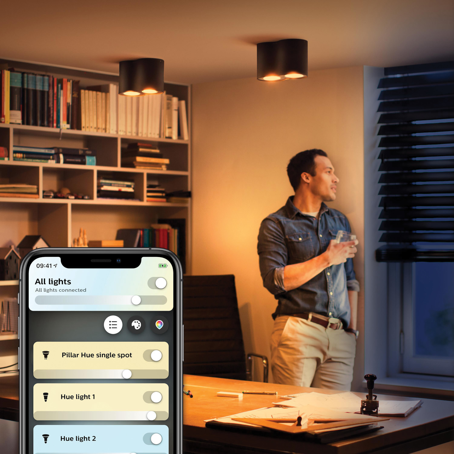 PHILIPS HUE Luminaire à 2 spots Smart Pillar Noir (33842500)