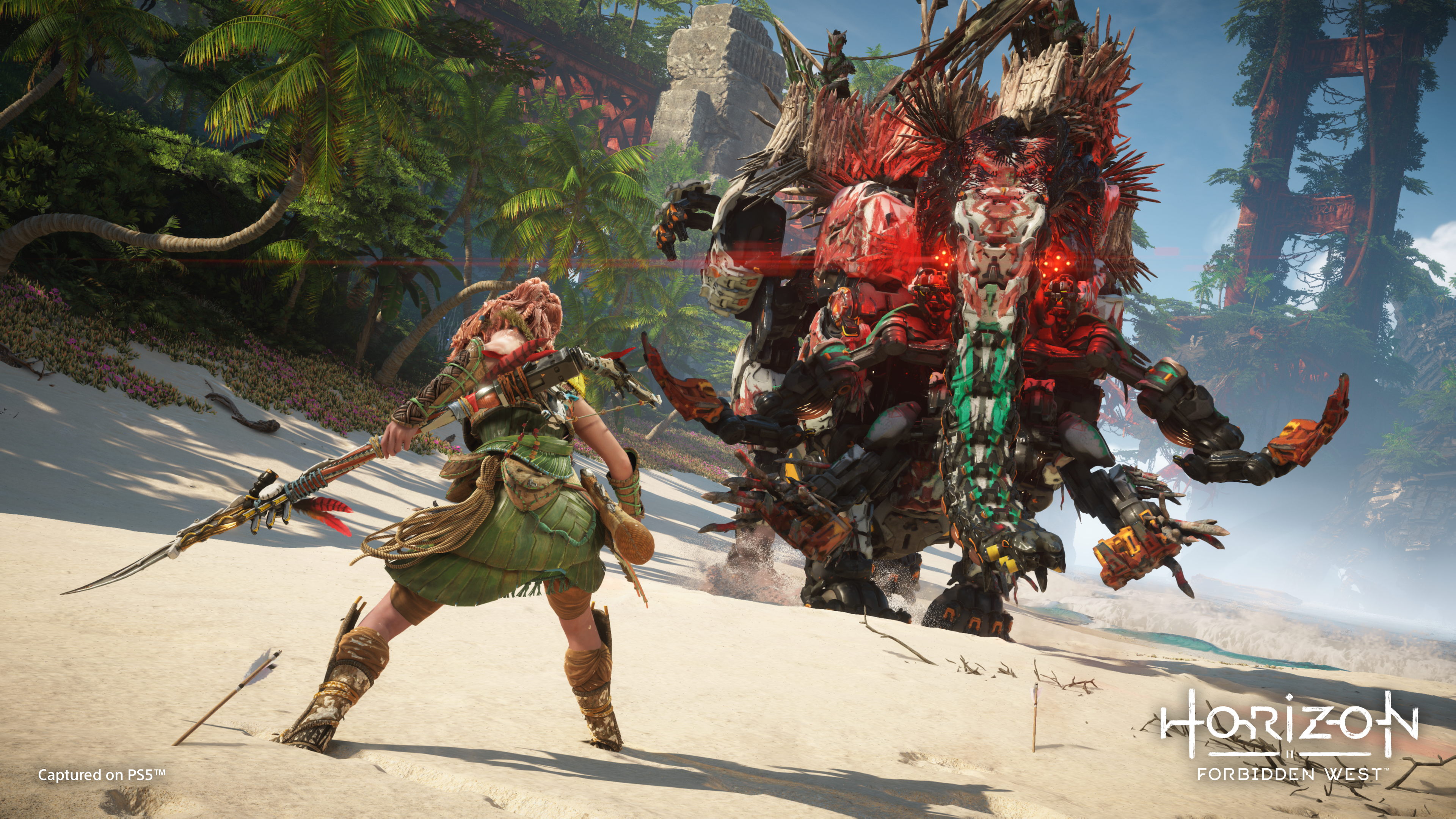 Frau bekämpft mechanisches Biest in Spielszene. Strandkulisse. Horizon Forbidden West.