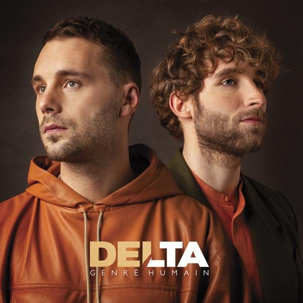 Pochette d'album : Deux hommes regardent ailleurs, veste en cuir, veste orange.