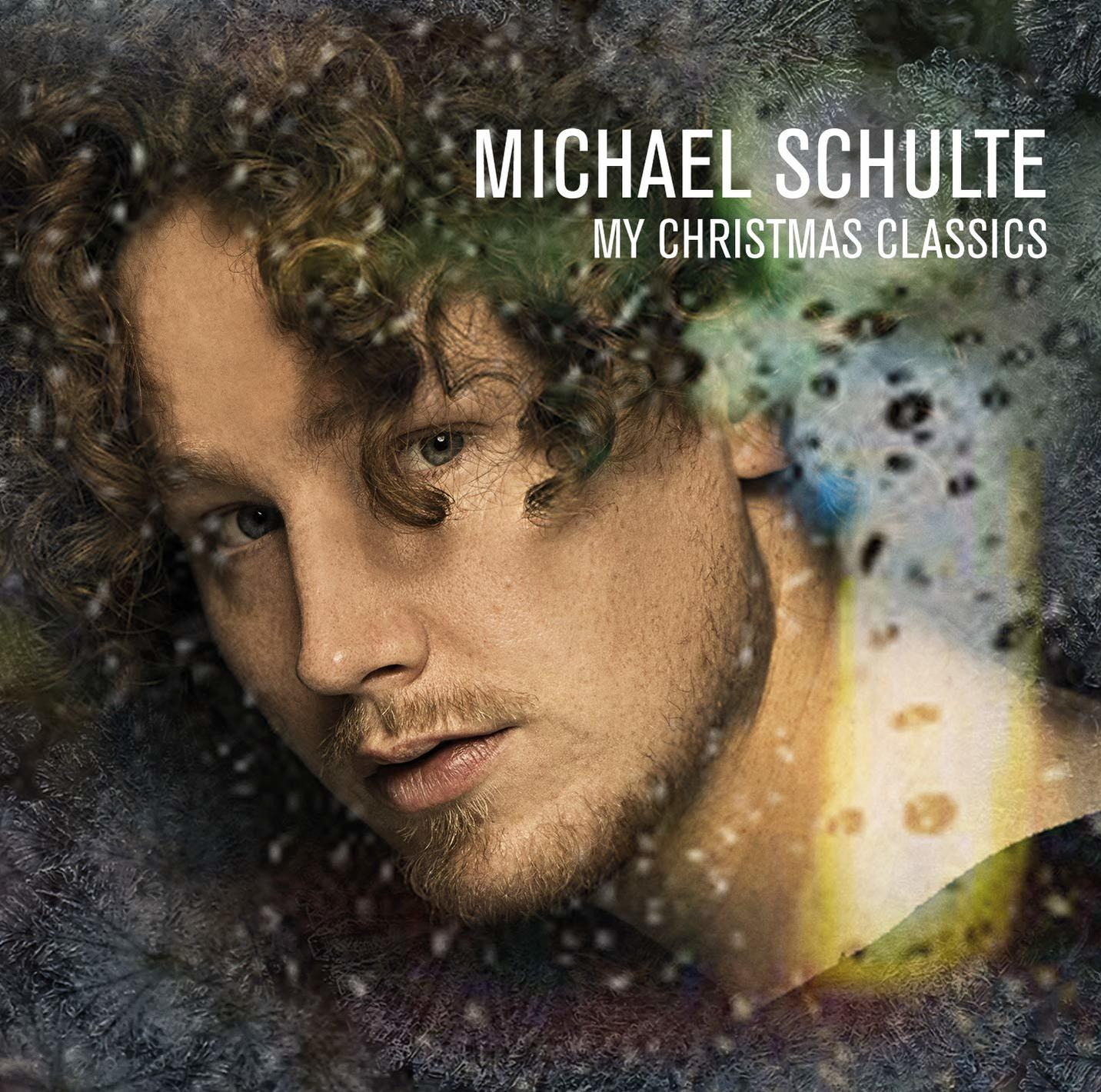 Albumcover von Michael Schulte, 'My Christmas Classics'. Es zeigt ein Nahaufnahme seines Gesichts mit Schneeflocken.