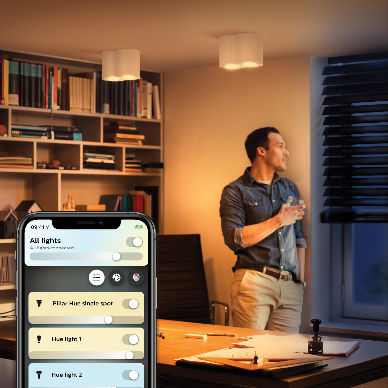 PHILIPS HUE Spot double Smart Pillar + Interrupteur Blanc (33846300)