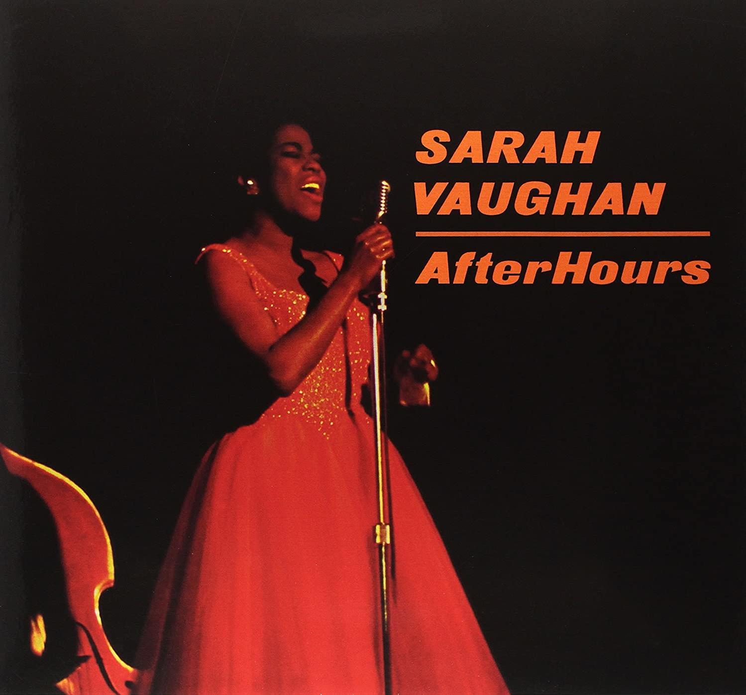 Sarah Vaughan piros ruhában énekel mikrofonba. Az albumborító a "AfterHours" címet tartalmazza.