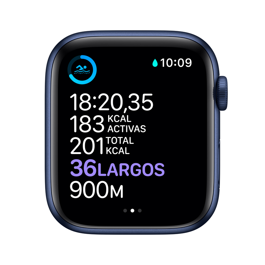 Una pantalla de Apple Watch que muestra un entrenamiento con datos de actividad: tiempo, kcal activas, kcal totales y metros.