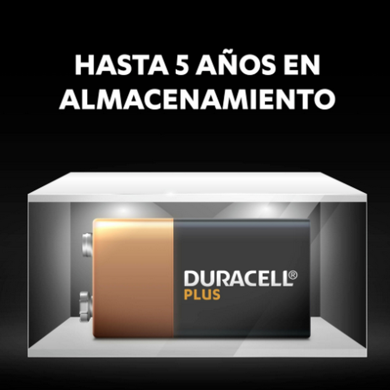 Pila Duracell dentro de una vitrina con texto: Hasta 5 años de almacenamiento.