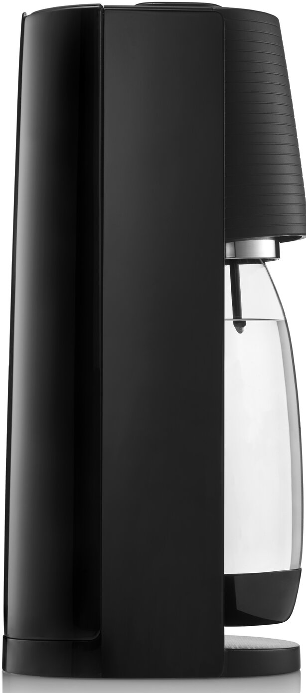 Ein schwarzer SodaStream Wassersprudler mit einer transparenten Wasserflasche.