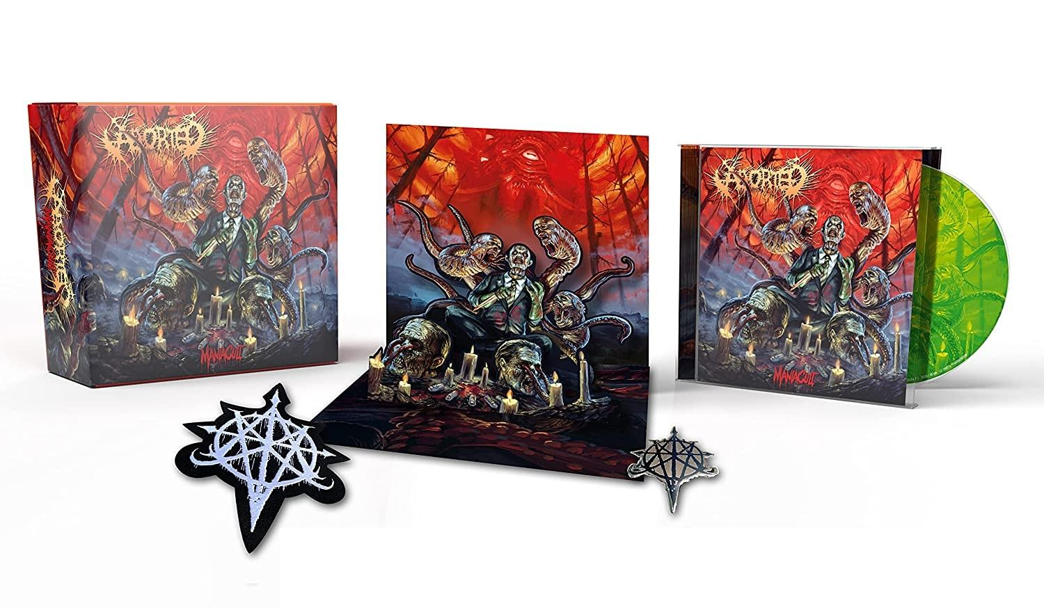 Album borító és két másik elem. A borító egy sötét fantasy kép egy figurával.