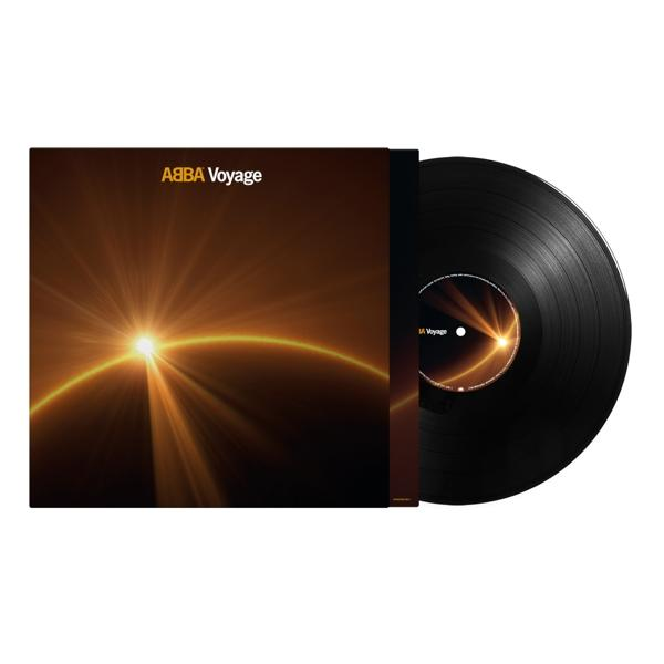 ABBA Voyage Albumcover und Vinyl-Schallplatte auf weißer Oberfläche.