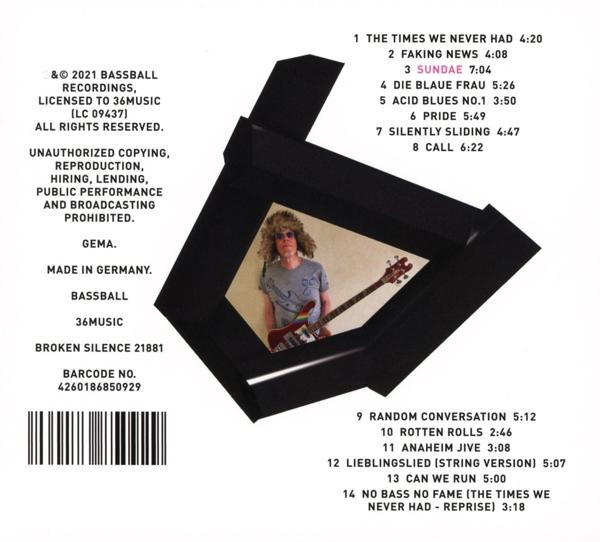 Ein CD-Cover mit einem Foto eines Mannes mit Gitarre in einem schwarzen Rahmen, mit Text an den Seiten.