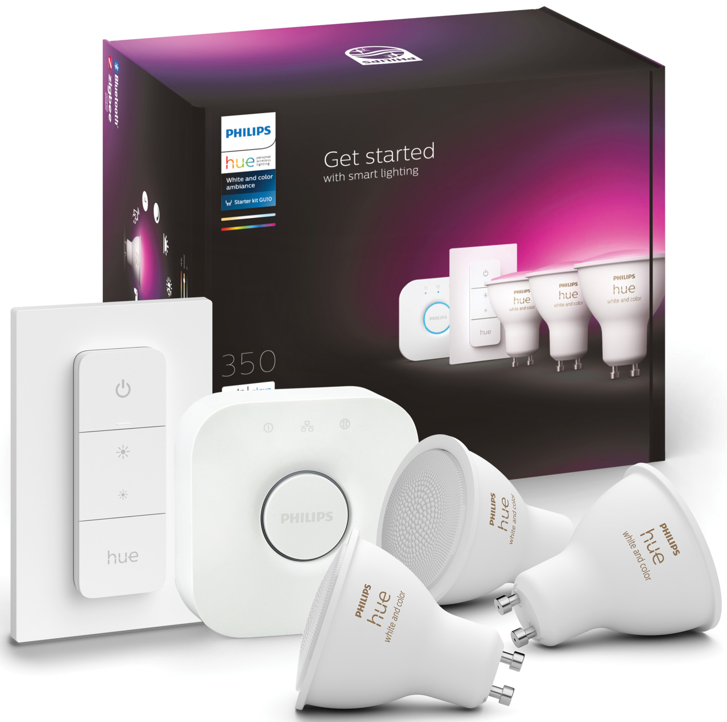 Kit d'éclairage intelligent Philips Hue. Boîte avec des lumières, un hub et une télécommande. Fond blanc.