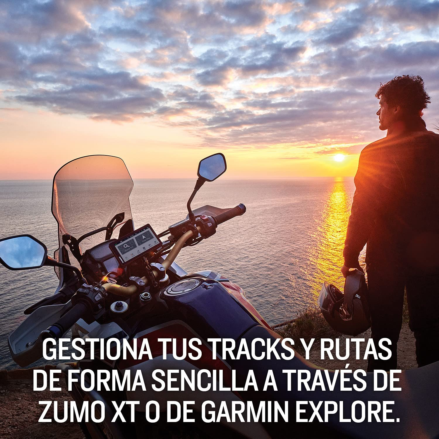 Motocicleta en un acantilado con vistas al océano al atardecer. Texto en español sobre pistas y rutas.