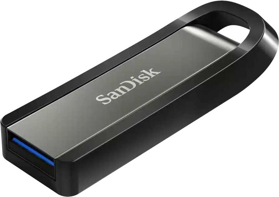 Schwarzer und silberner Sandisk USB-Stick, modernes Design, blauer Anschluss.