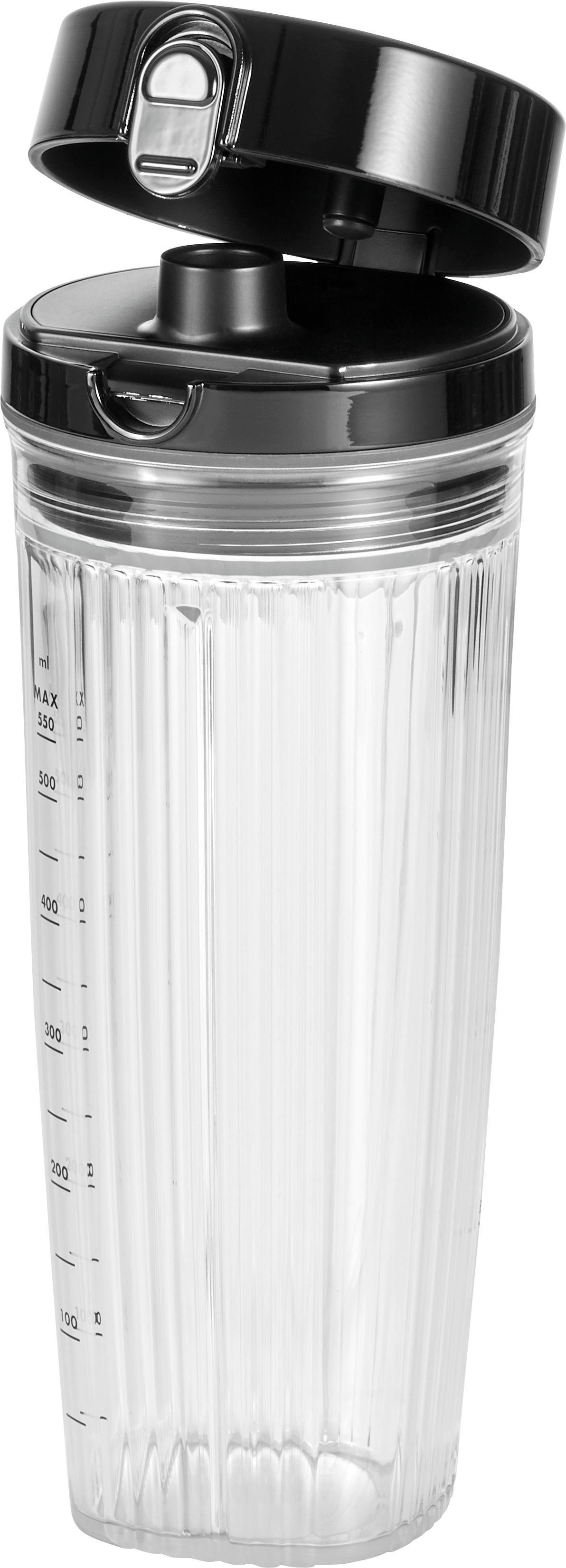 Transparenter Kunststoff-Shaker mit schwarzem Deckel. Graduierte Messungen und ein offener Verschluss.