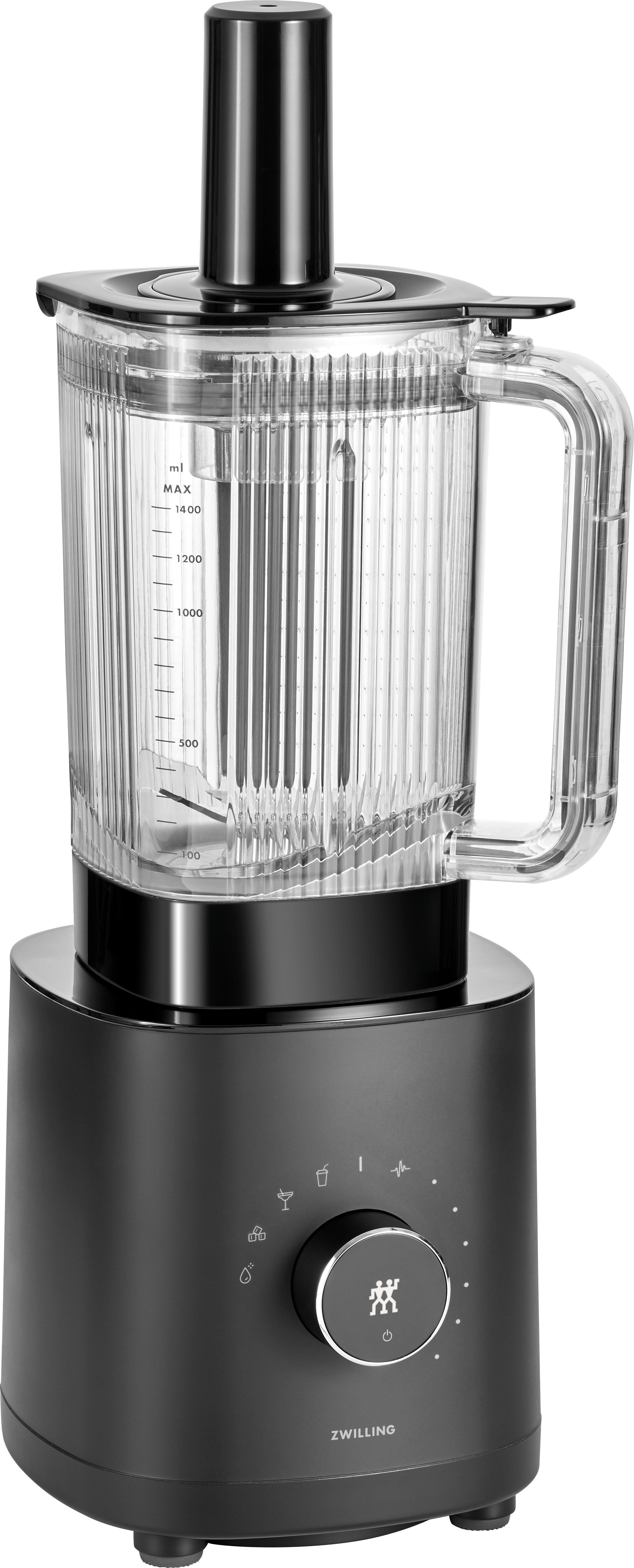 Ein schwarzer Mixer mit transparentem Behälter. Ein Bedienknopf und ein Markenname sind an der Basis.