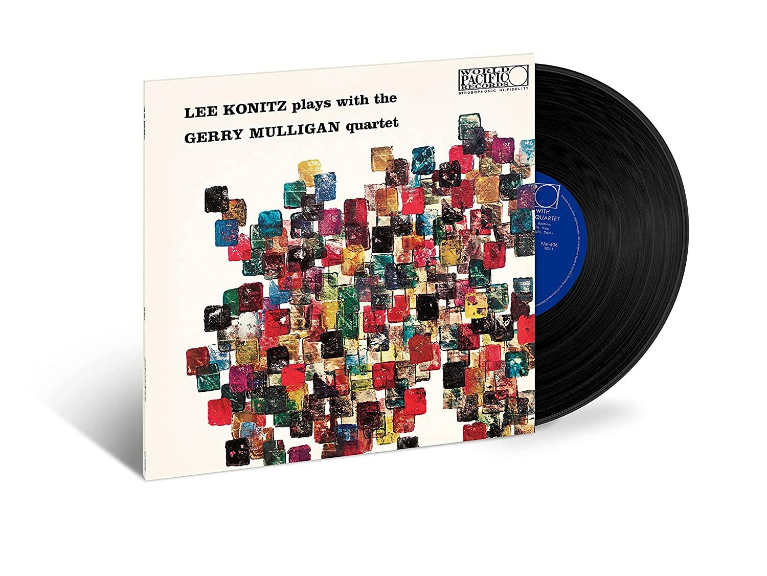 Vinylhoes met kleurrijke vierkanten en de woorden 'LEE KONITZ plays with GERRY MULLIGAN'.