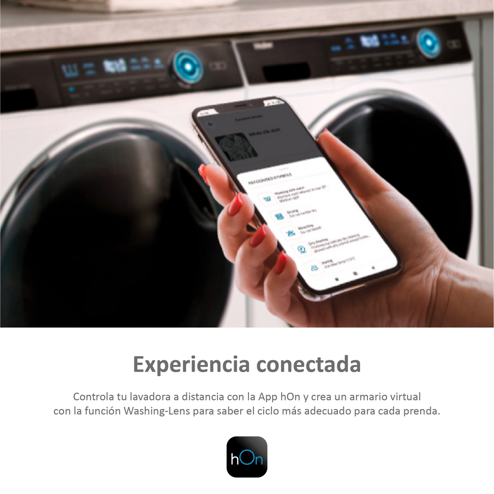 Una mujer sosteniendo un teléfono que muestra símbolos de lavandería con una lavadora en el fondo.
