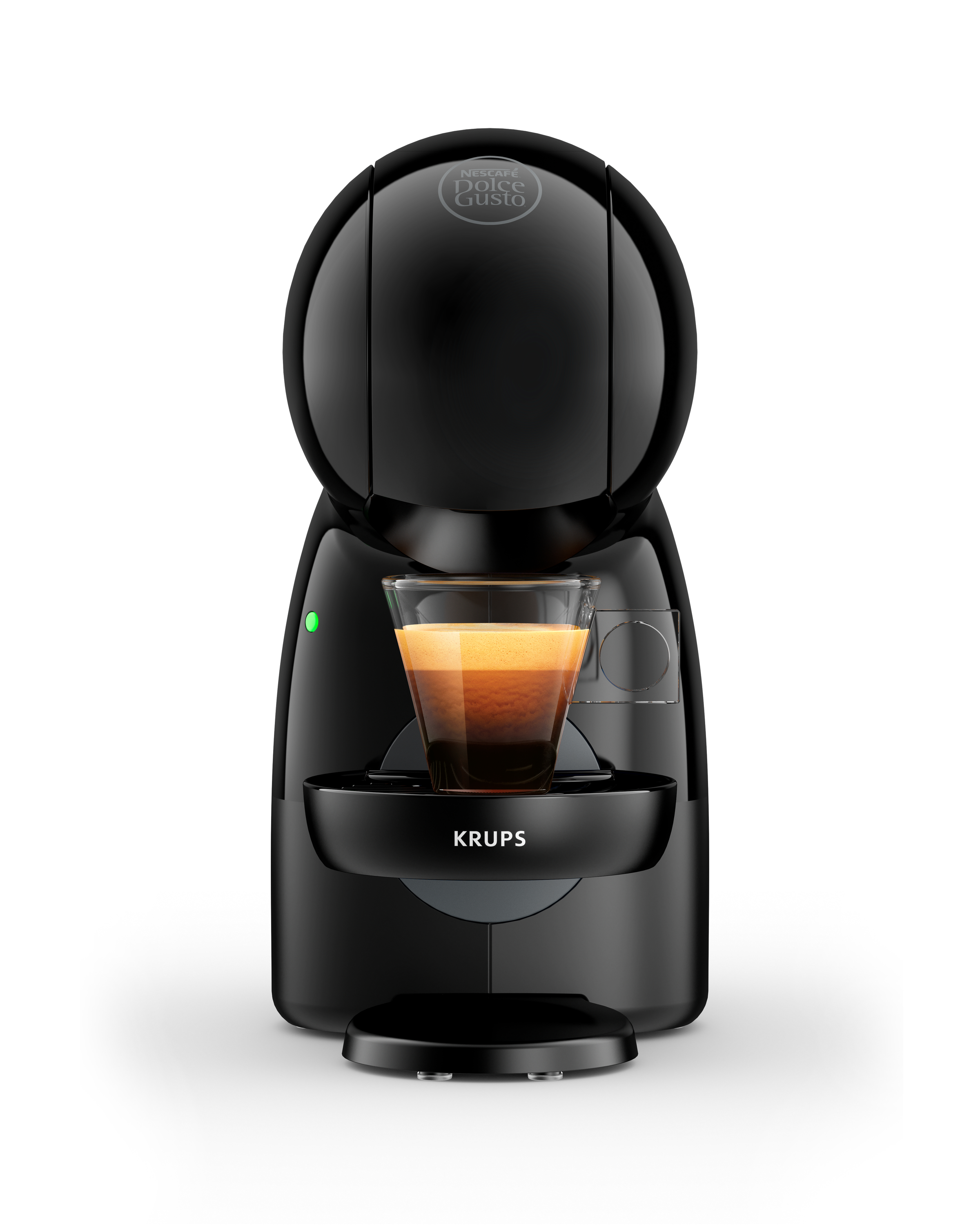Schwarze Krups Kaffeemaschine mit einem Glas Kaffee. Die Kaffeemaschine steht auf weißem Grund.