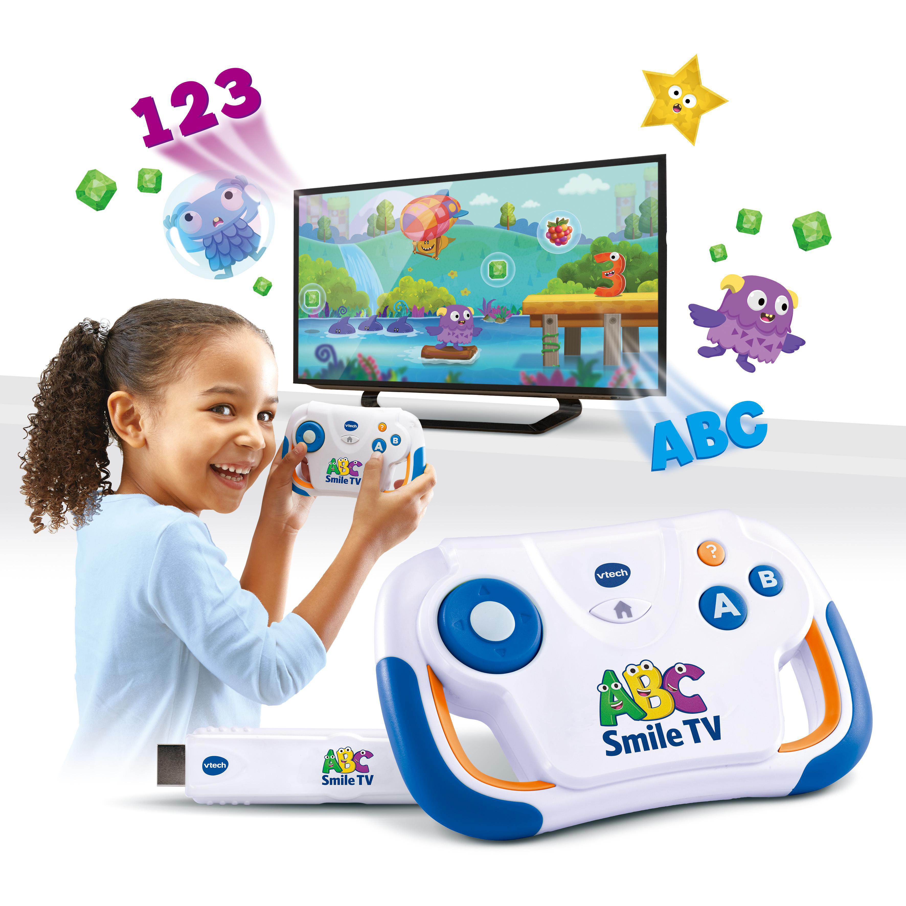 Mädchen spielt mit einem TV-Spiel, verwendet einen Controller.