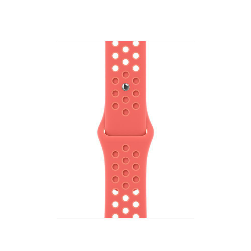 Nahaufnahme eines korallenfarbenen Apple Watch-Armbands mit kreisförmigen Perforationen.