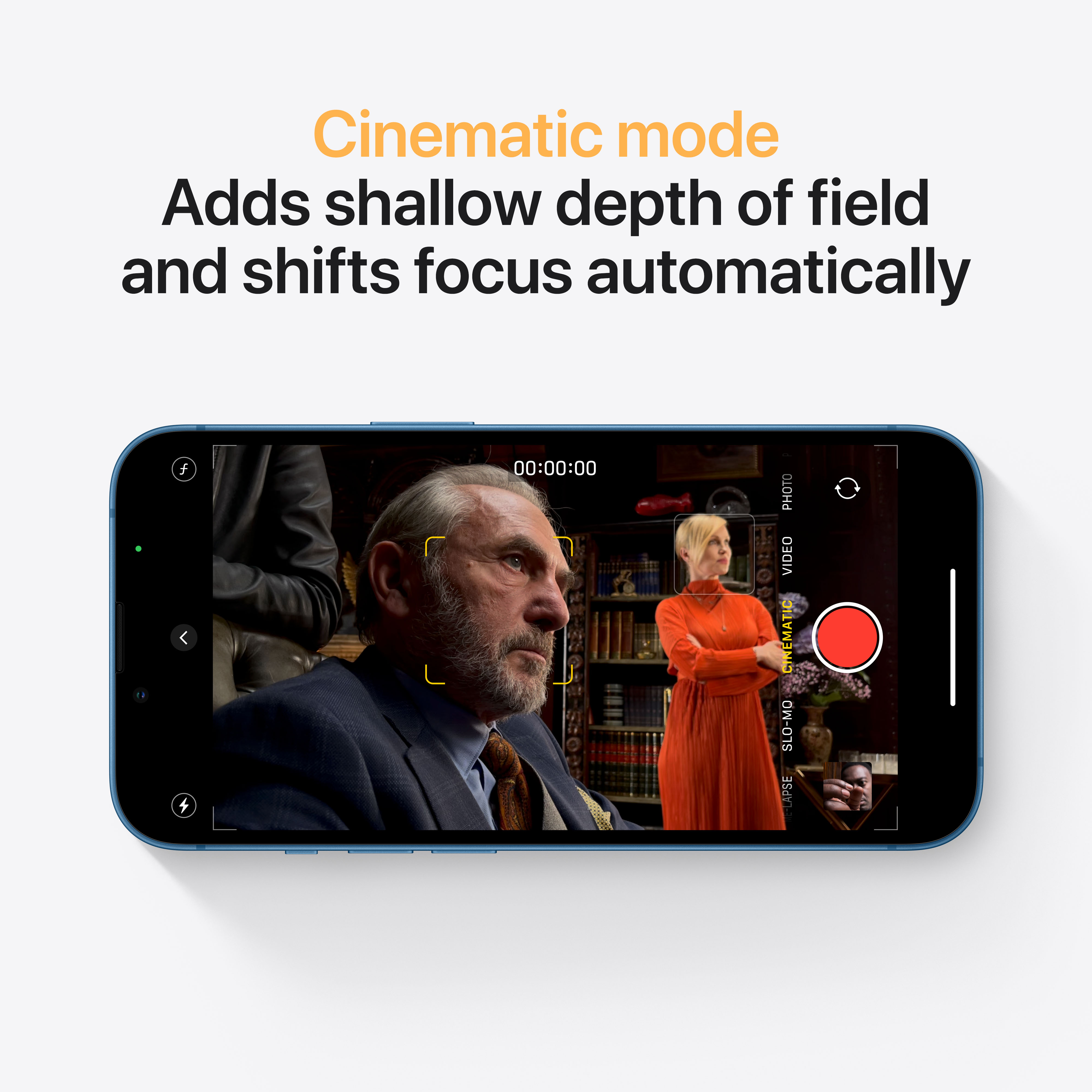Schermo iPhone che mostra la modalità cinema con uomo e donna.