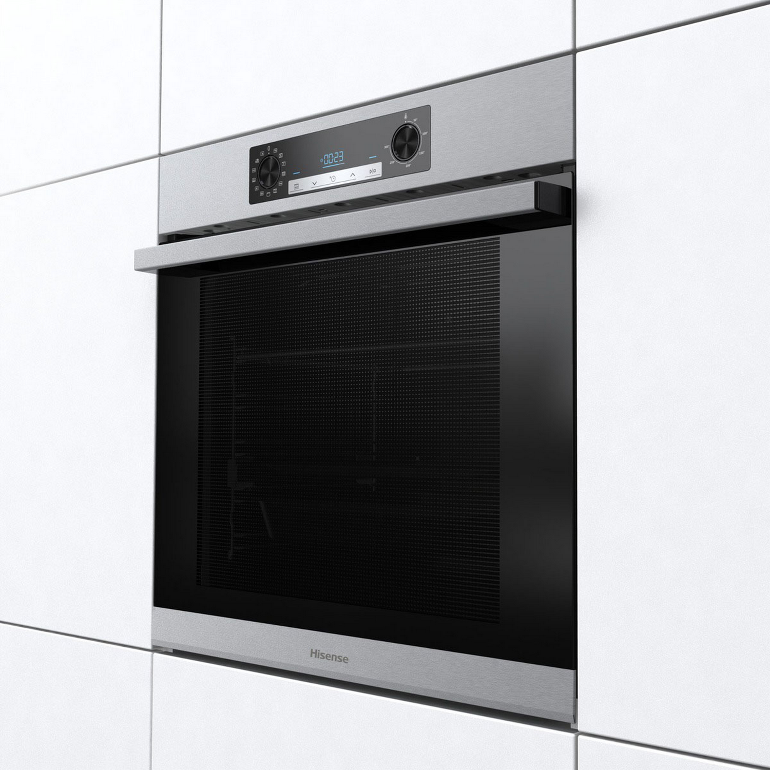 Horno plateado empotrado con panel de control y puerta negra. Fondo de baldosas blancas.