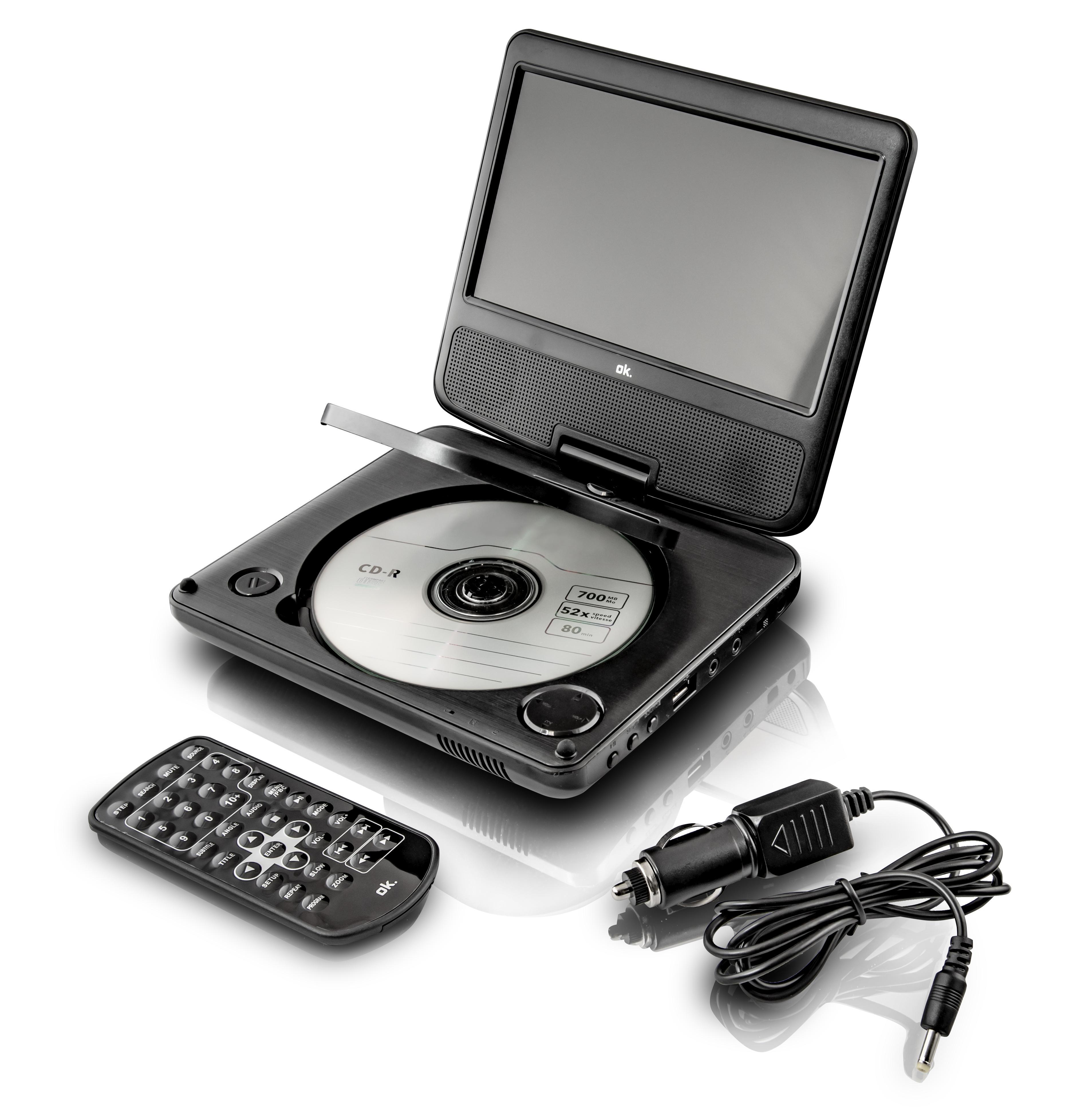 Tragbarer DVD-Player mit eingelegter CD, Fernbedienung und Autoladegerät.