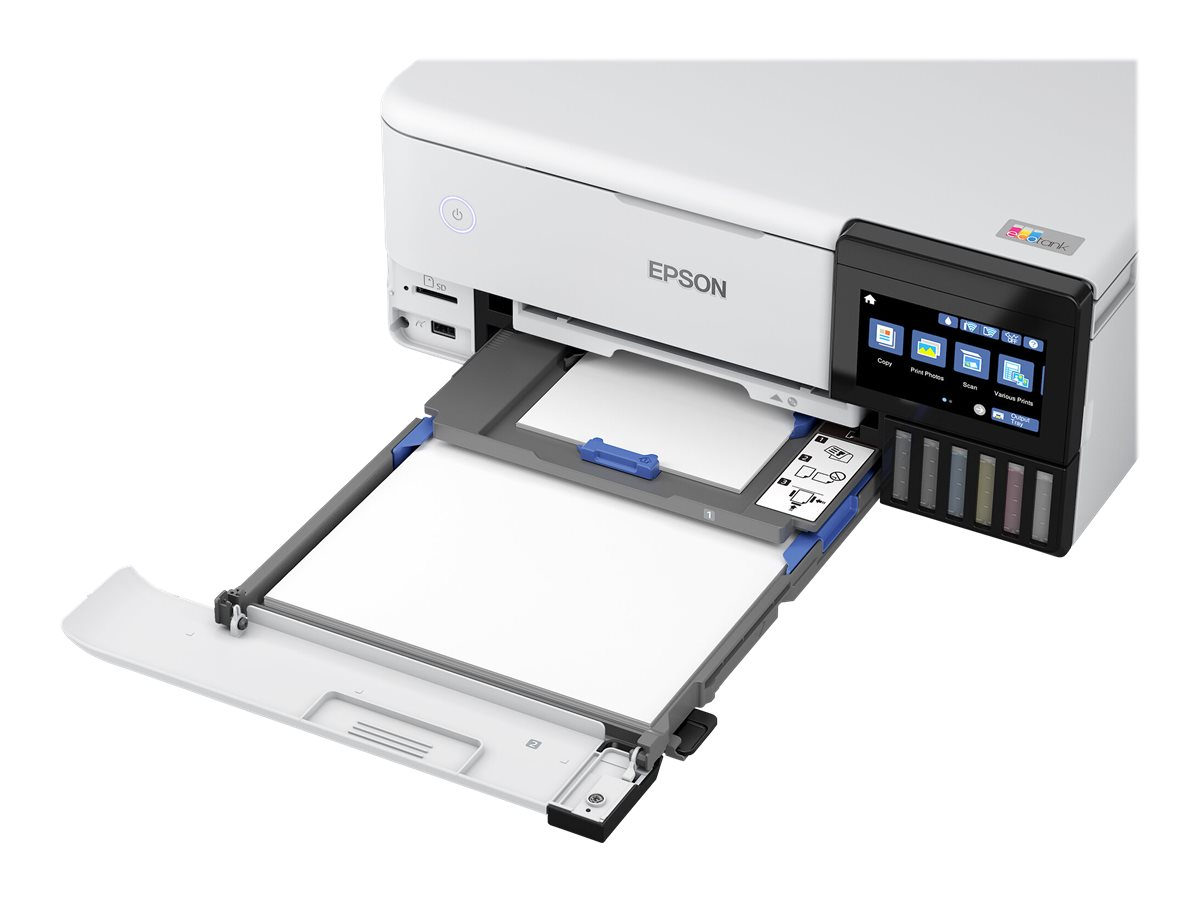Weißer Epson-Drucker mit geöffnetem Papierfach, das weißes Papier zeigt. Ein schwarzer Bildschirm rechts.