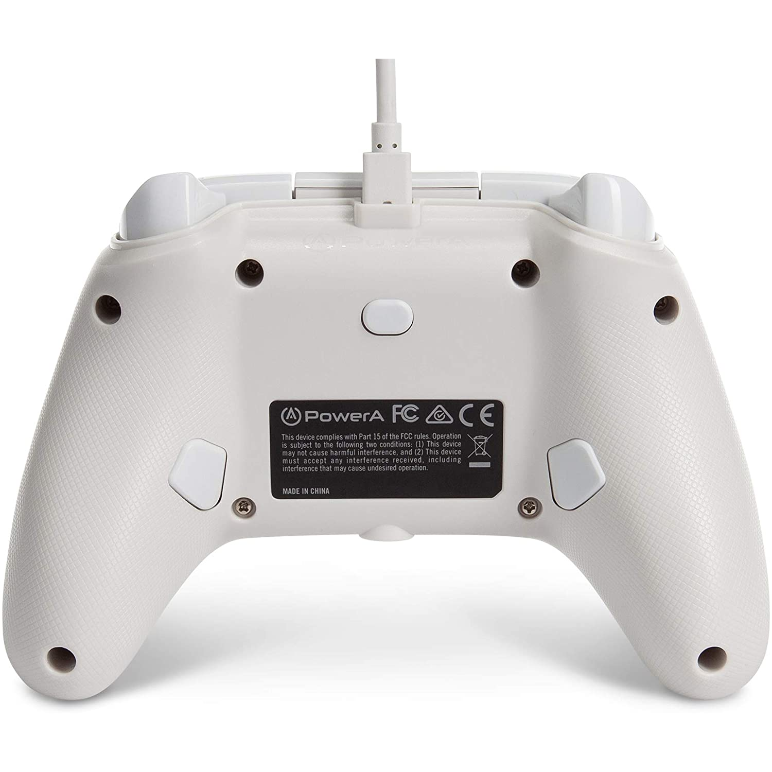 Mando de gamepad blanco, vista trasera. Botones, logotipos e información legal. Fondo blanco.