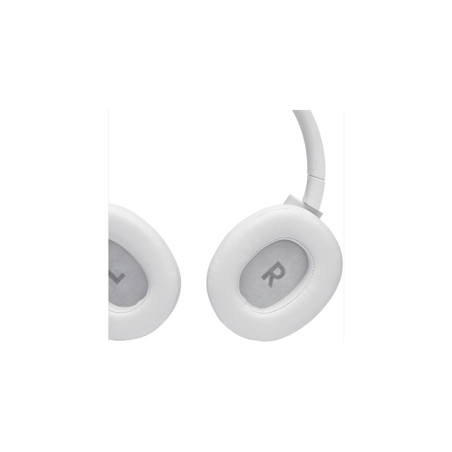 Auriculares blancos con un detalle de malla gris en los auriculares. La letra R es visible.