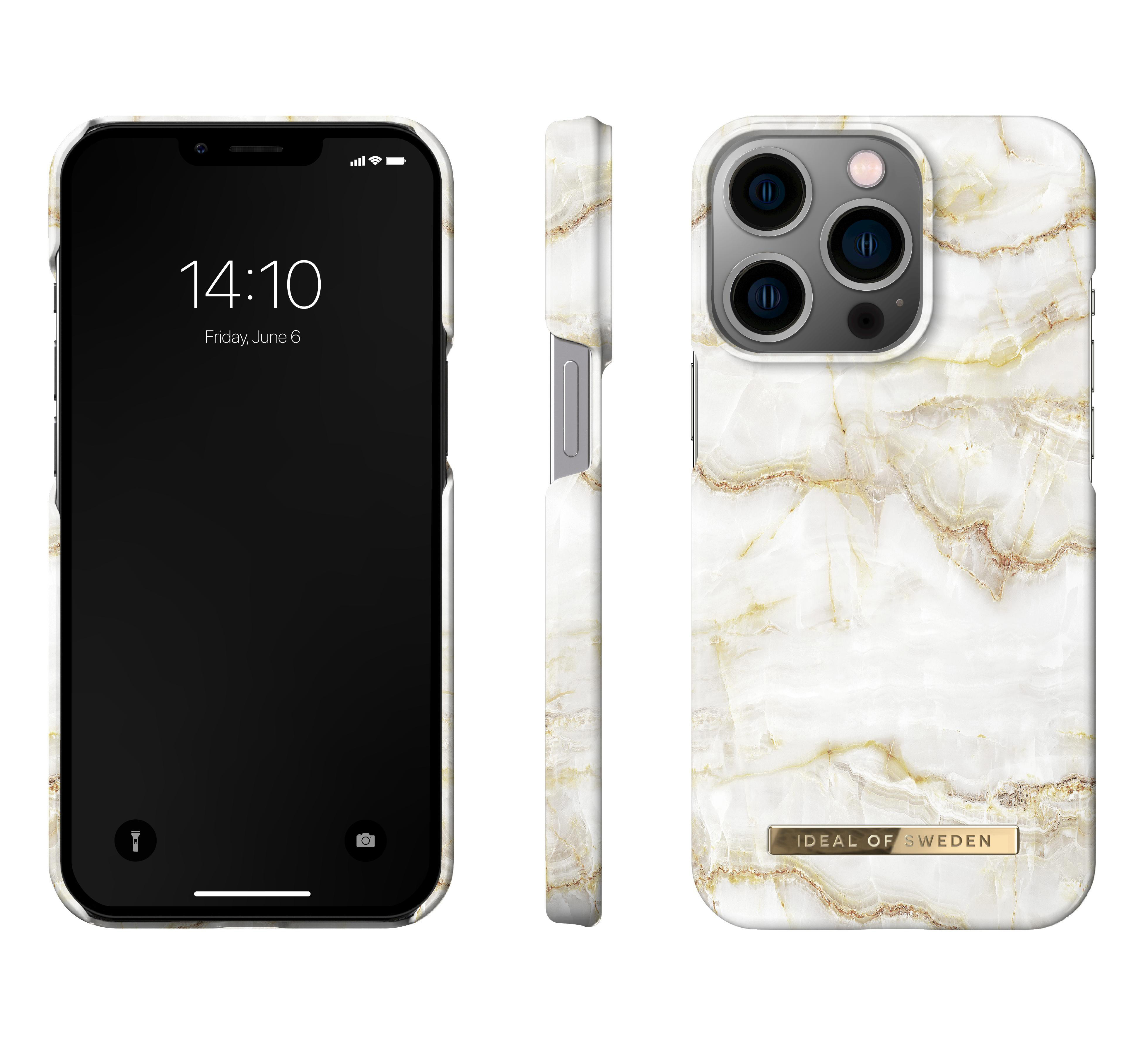 Drei Ansichten einer weißen und goldenen Marmor-iPhone-Hülle. Telefon zeigt Uhrzeit und Datum.