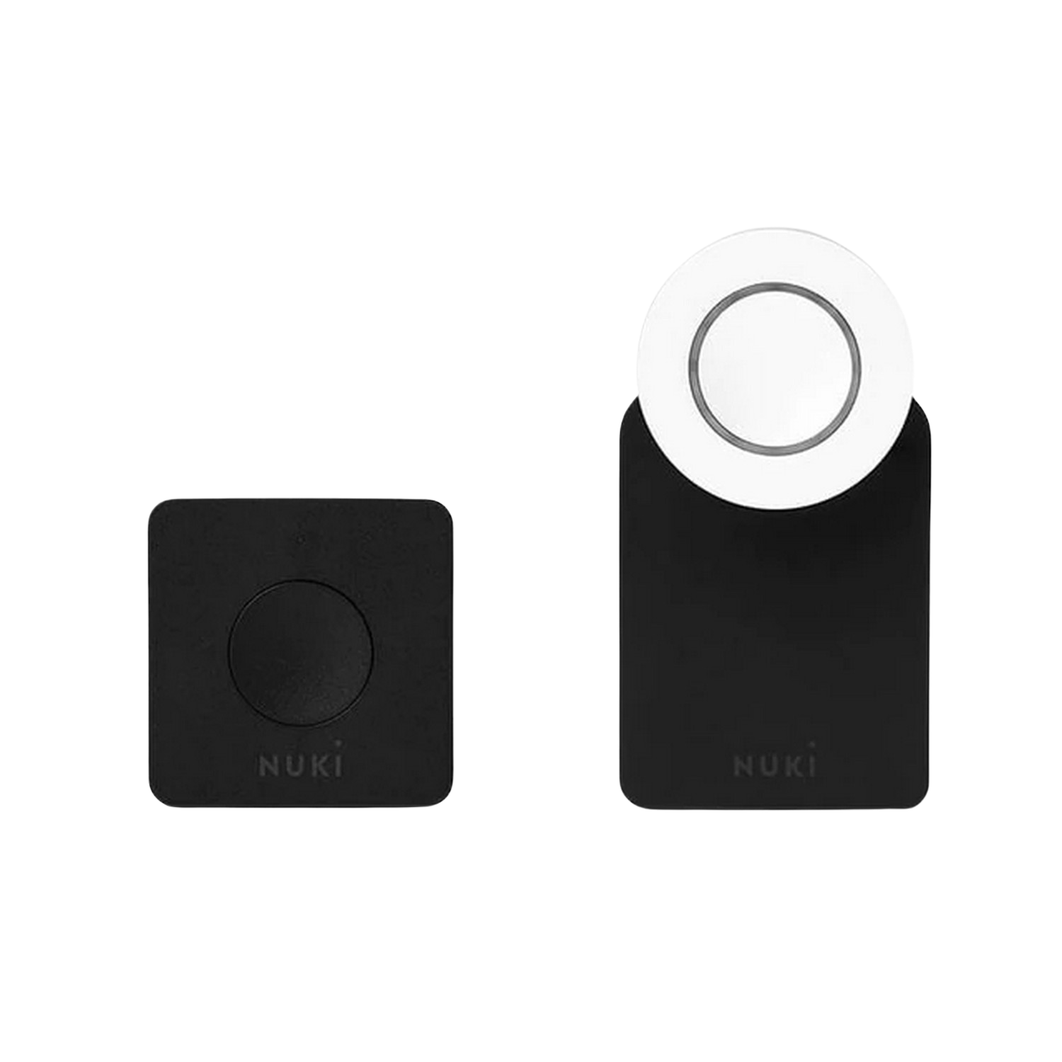 Dos dispositivos de cerradura inteligente Nuki negros, uno cuadrado y otro rectangular.