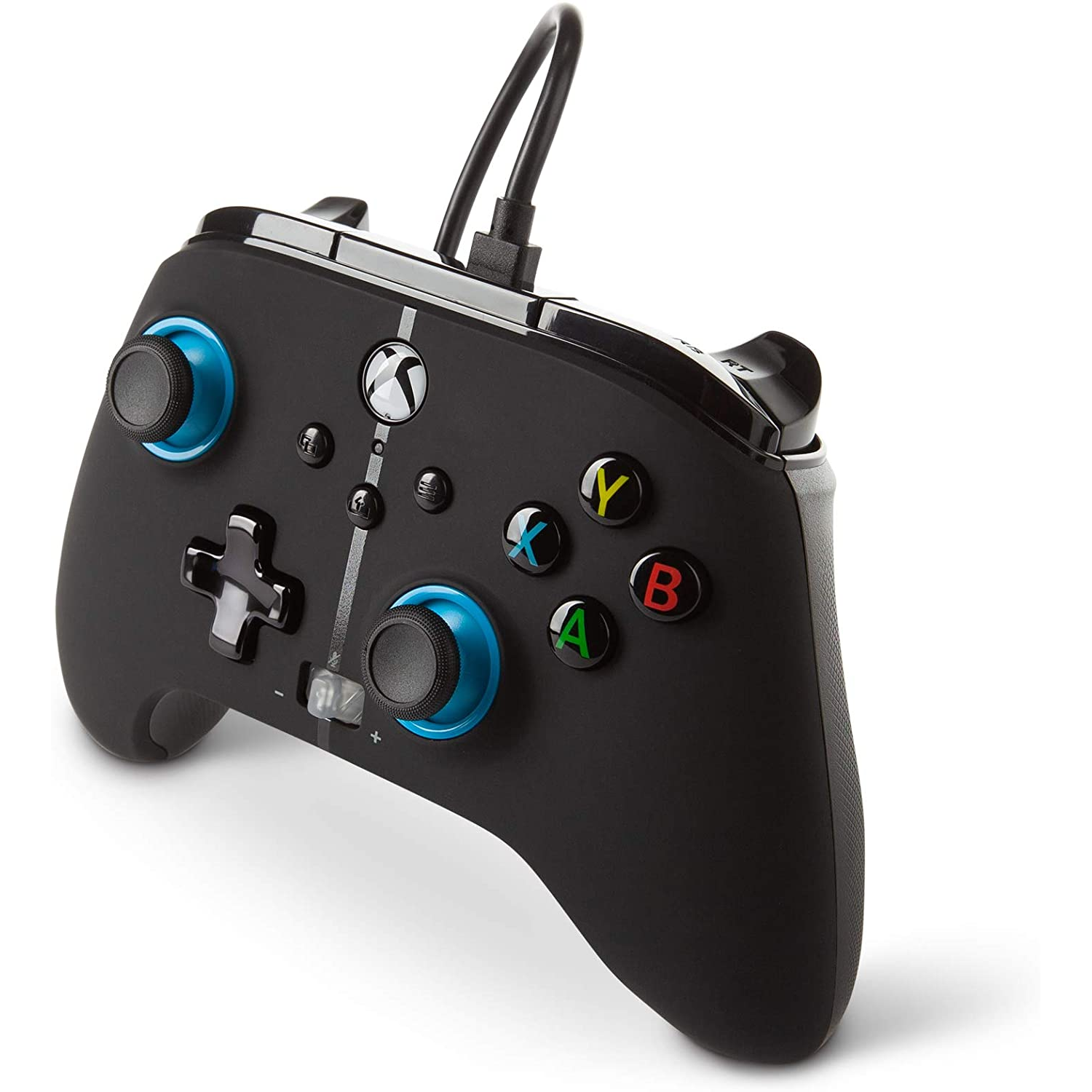 Mando Xbox negro con joysticks y botones azules. Conectado por cable.