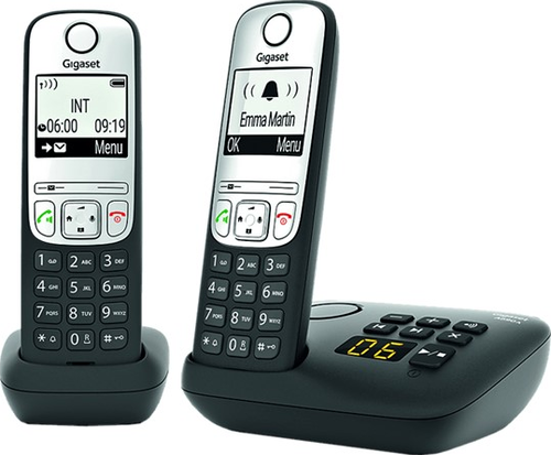 Twee zwarte Gigaset draadloze telefoons met basisstation, tijd en oproepen tonend.