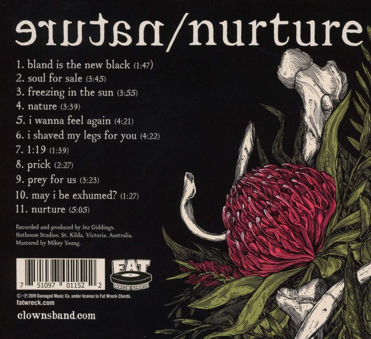 Albumcover mit Schädel, roter Blume und Text. Der Hintergrund ist schwarz mit weißem Text.