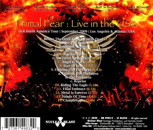 Albumcover für 'Primal Fear: Live in the USA' mit einer Menschenmenge und Bandmitgliedern.